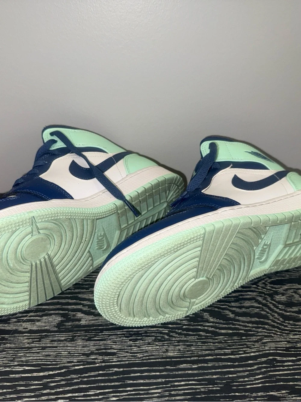 Nike Air Jordan 1 Mid Blue Mint Youth Size 7Y Basketball Sneakers Athletic Shoes